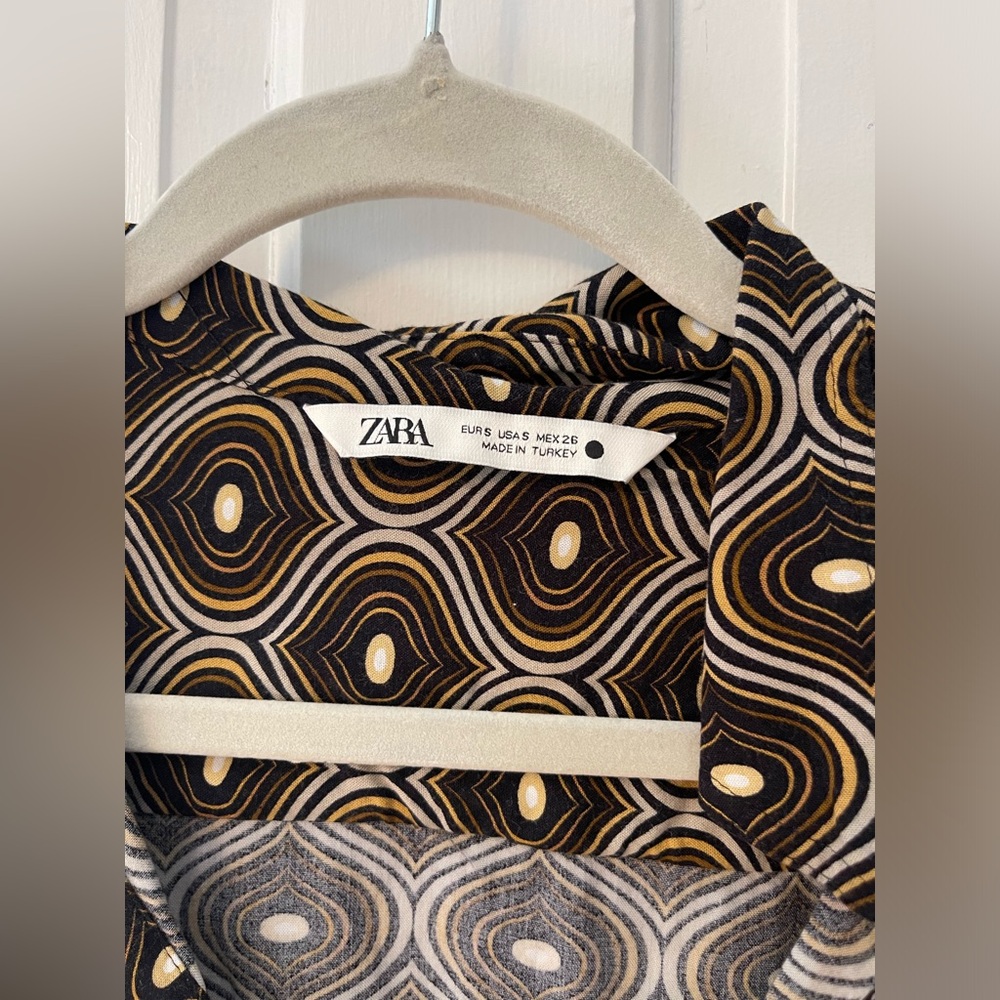 Patterned Zara button down top - Picture 3 of 3